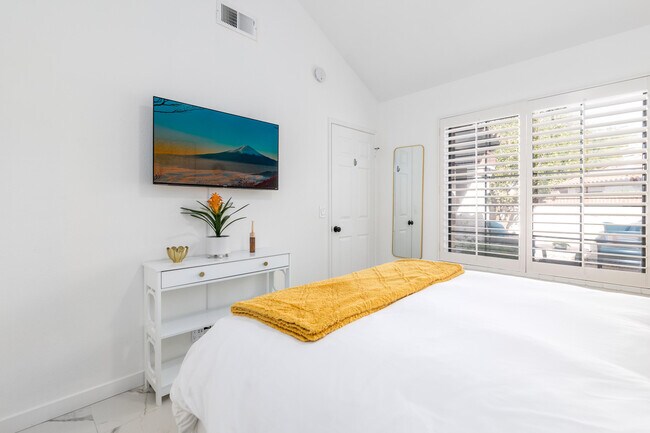 Building Photo - 117 Trento Cir