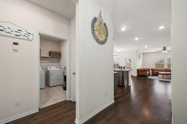 Building Photo - 901 Euston St