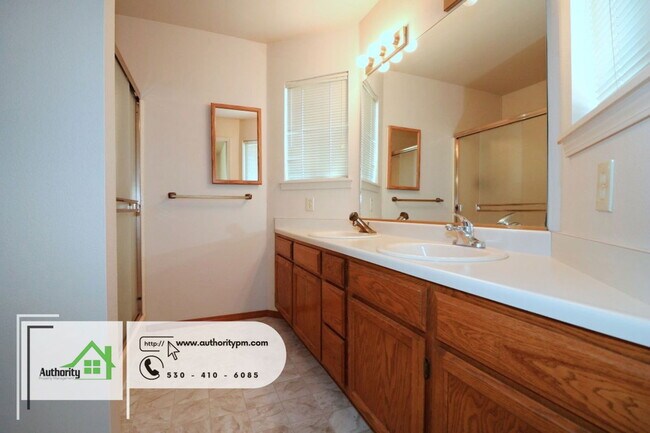 Building Photo - 1844 Breckenwood Dr