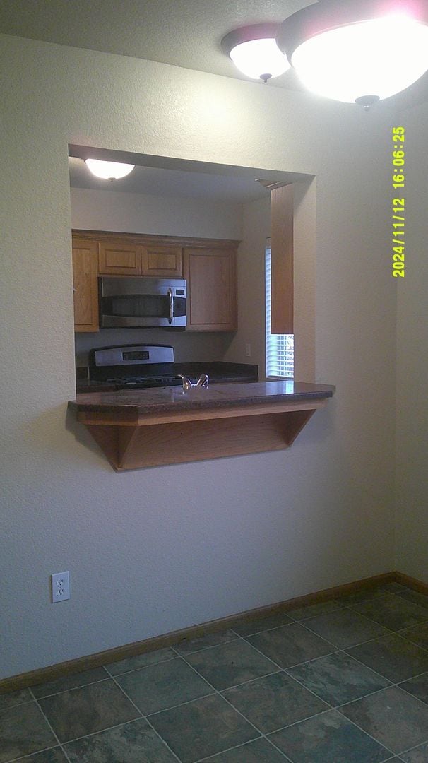 Building Photo - MOVE IN SPECIAL!! Spacious 3 bed 2.5 bath townhouse