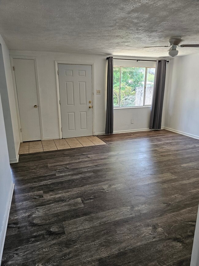 Building Photo - 818 Bradford Cir