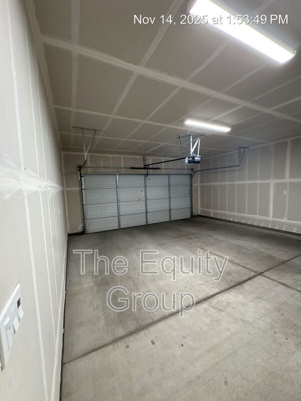 Building Photo - 519 S Summit St