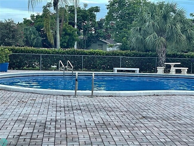 Building Photo - 7895 Margate Blvd