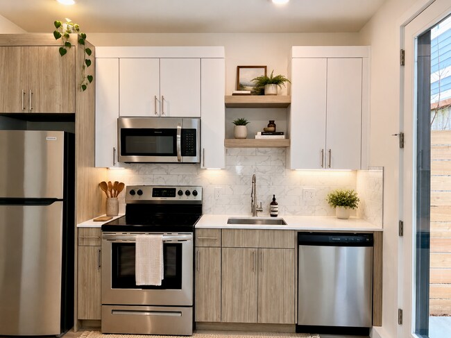 Interior Photo - 7110 N Greenwich Ave
