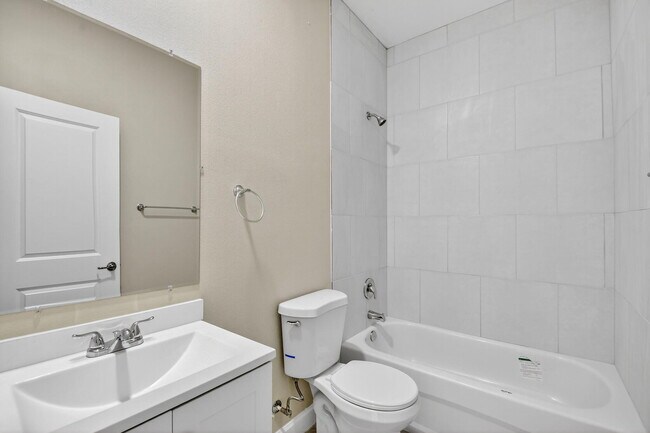 Building Photo - 4953 Serafica Dr