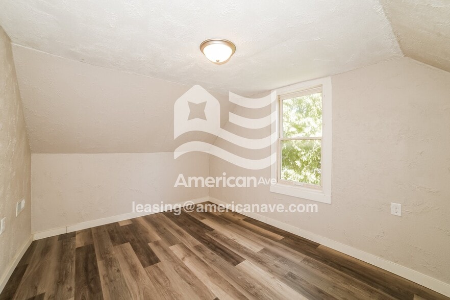 Building Photo - 704 E Gift Ave