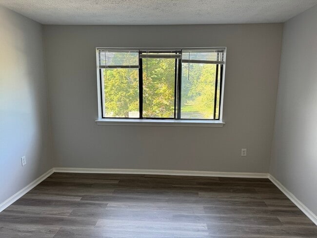 Building Photo - 53 Steeplechase Ct