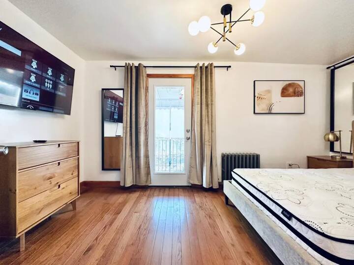 Building Photo - Furnished room/NOT APARTMENT
