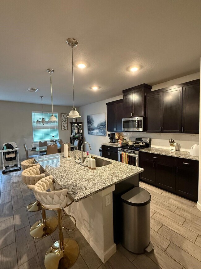 Building Photo - 740 Ft Leonard