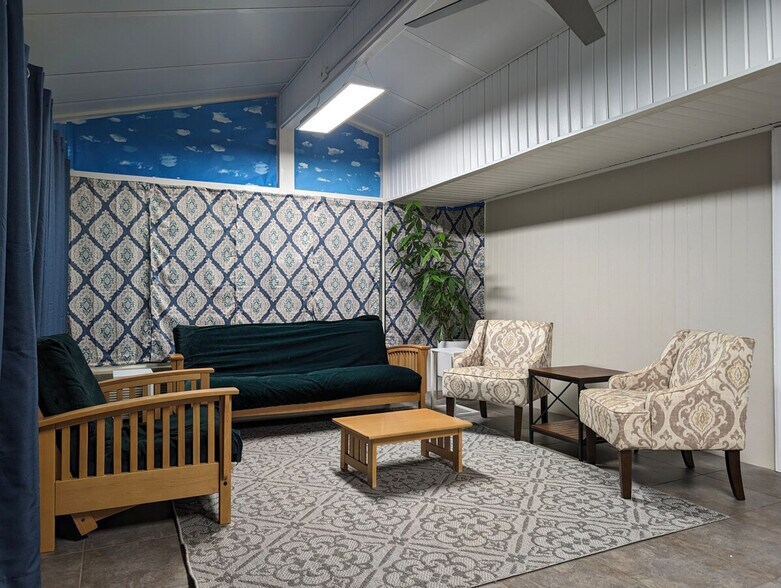 Building Photo - 1366 Lake Colony Dr