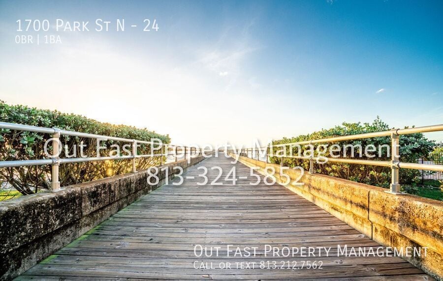 Building Photo - 1700 Park St N