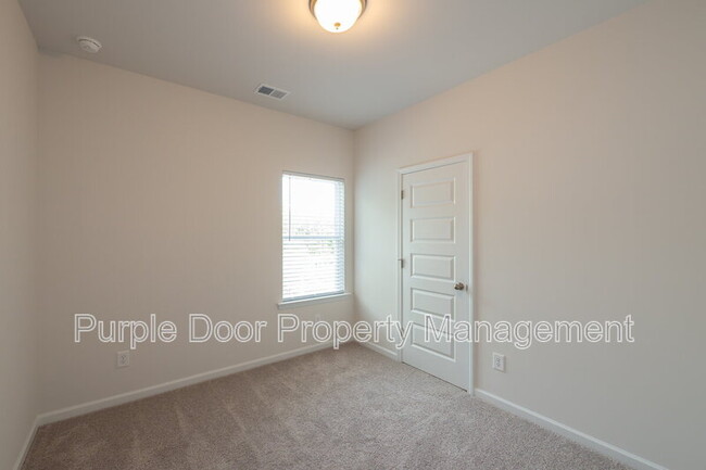 Building Photo - 1672 Eagle Dr