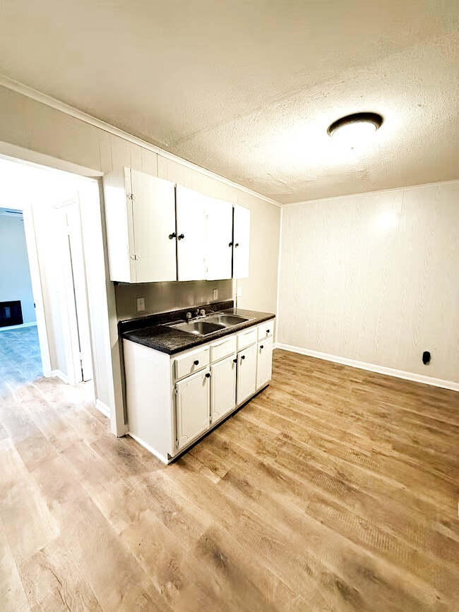 Building Photo - 616-622 14th St Quadplex