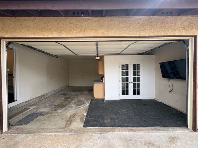 Building Photo - Spacious Vista Home with Large Lot, Designer Finishes & Guest Suite