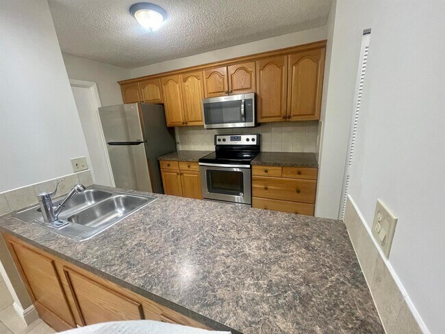 Building Photo - 12220 Sag Harbor Ct