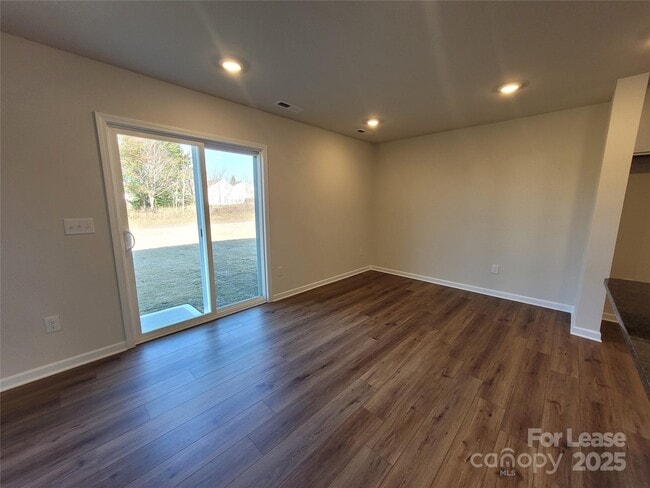 Building Photo - 124 Rock Ave