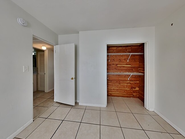 Building Photo - 142 Lynbrook Dr