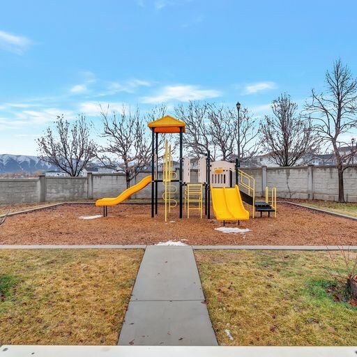 Building Photo - 1228 E 800 N