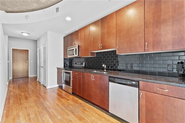 Building Photo - 400 W Peachtree St NW