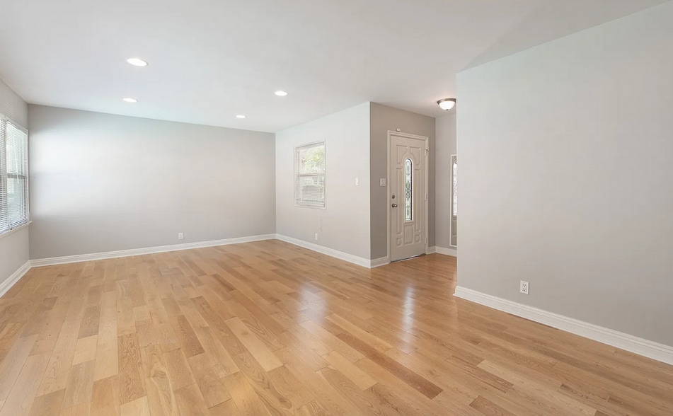 Primary Photo - 2653 S Wadsworth Cir