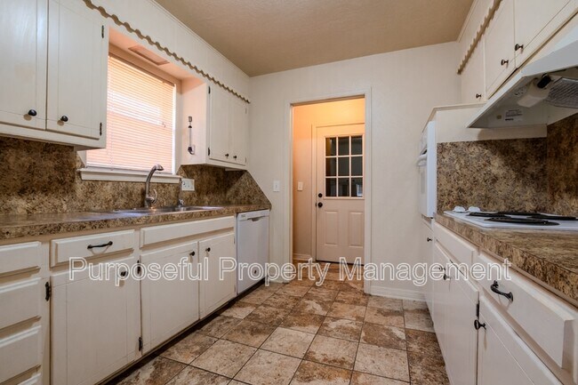 Building Photo - 202 Stanton Dr