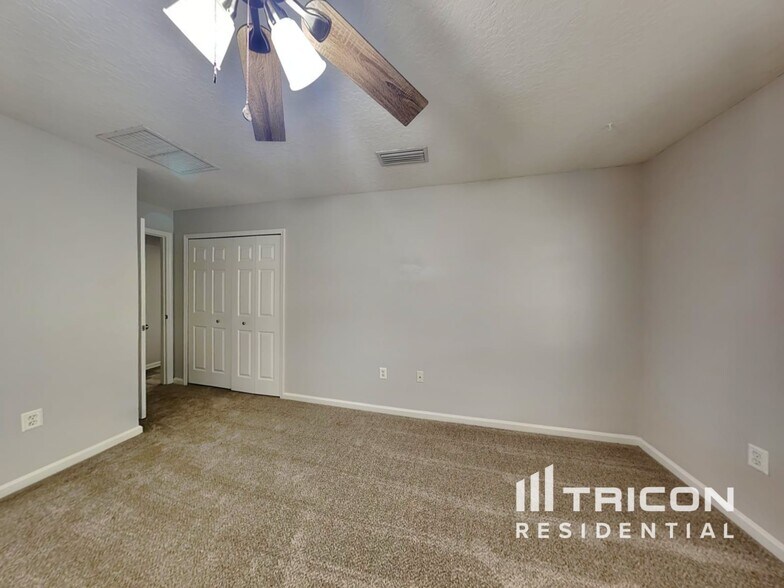 Building Photo - 2450 Creekfront Dr