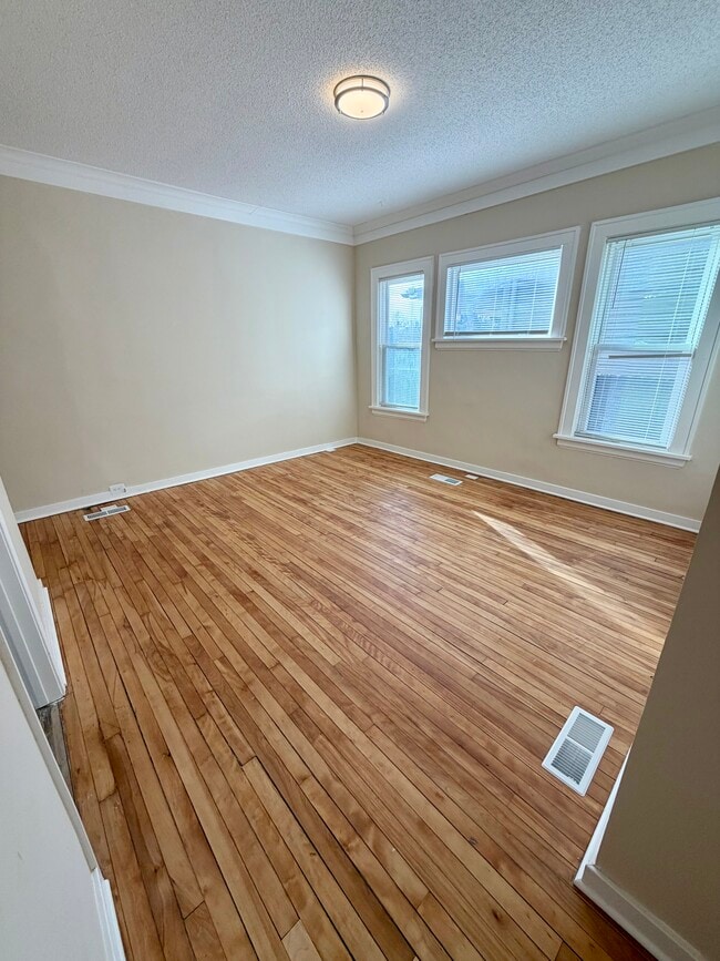 Building Photo - 2915 Lyndale Ave N