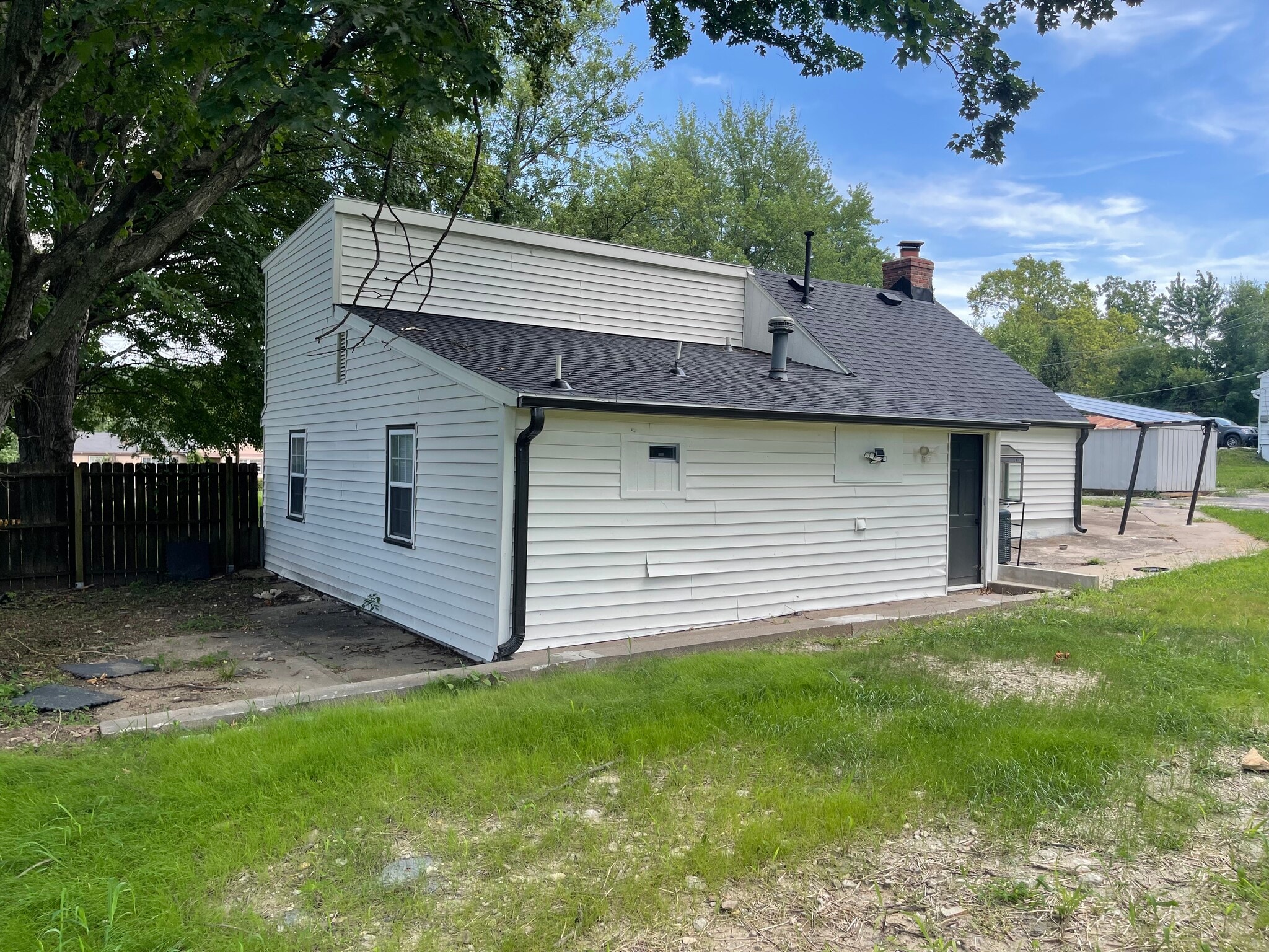 Building Photo - 7838 James a Reed Rd