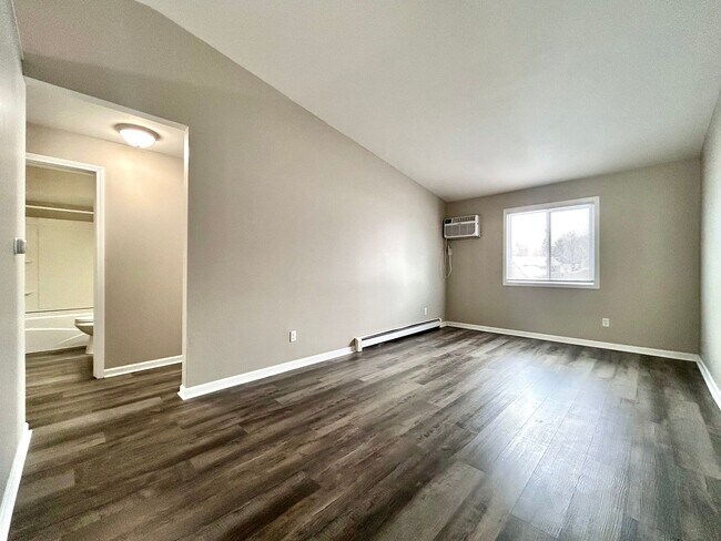 Building Photo - 3924 Kenowa Ave