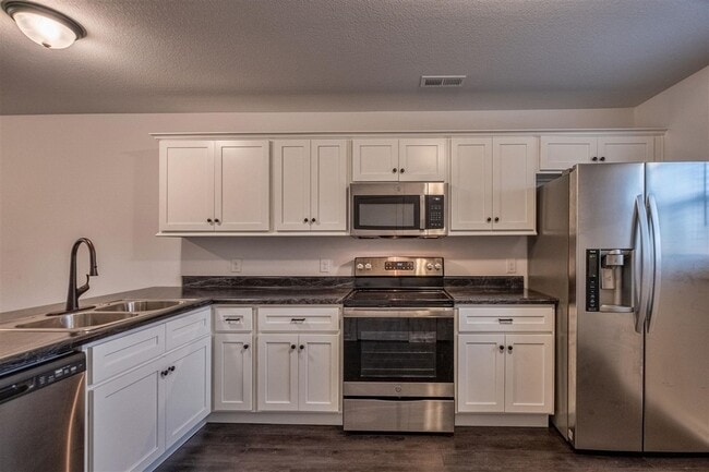 Building Photo - 100 Commerce St