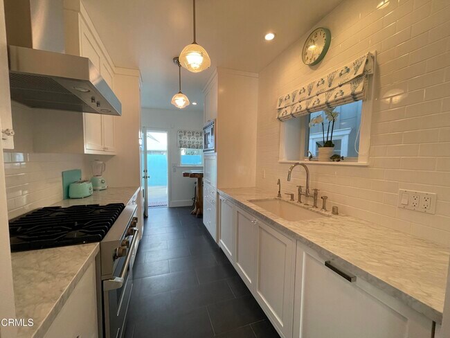 Building Photo - 3628 Ocean Dr