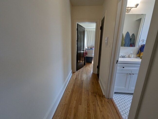 Building Photo - Newly Renovated 3 BR/1 BA in Loyola