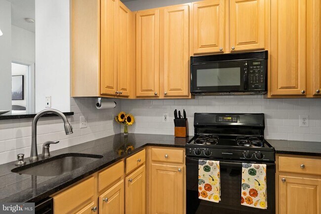 Building Photo - 2465 Army Navy Dr