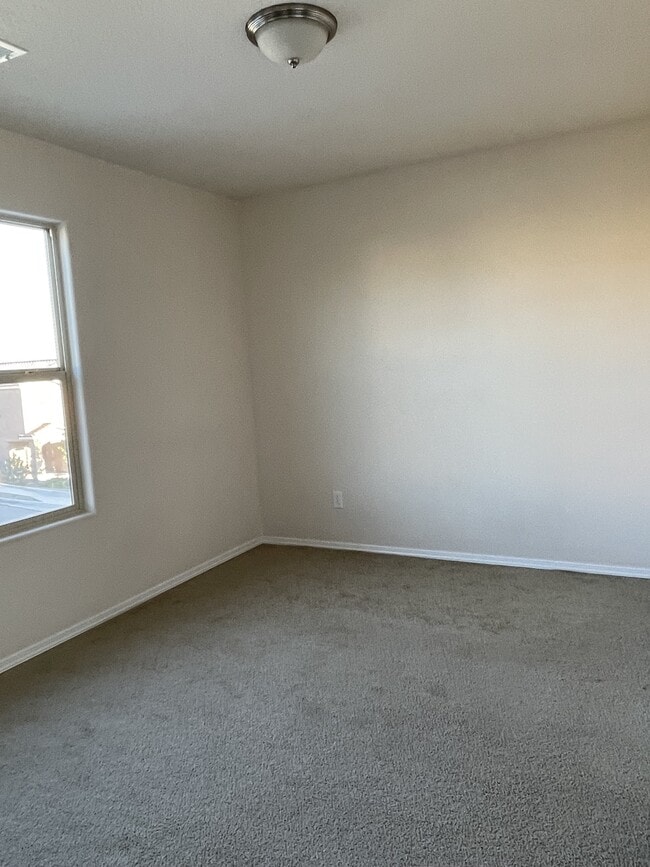 Building Photo - 2230 Vista de Colinas Dr SE