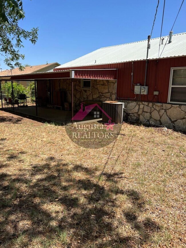Building Photo - 1623 Woodruff Ln