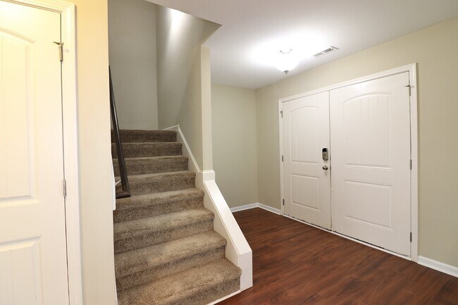 Building Photo - Spacious 4-Bedroom Home with Fireplace in Fayetteville, NC - A Must-See Rental Property!