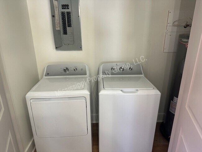 Building Photo - 3BR/3BA For Rent