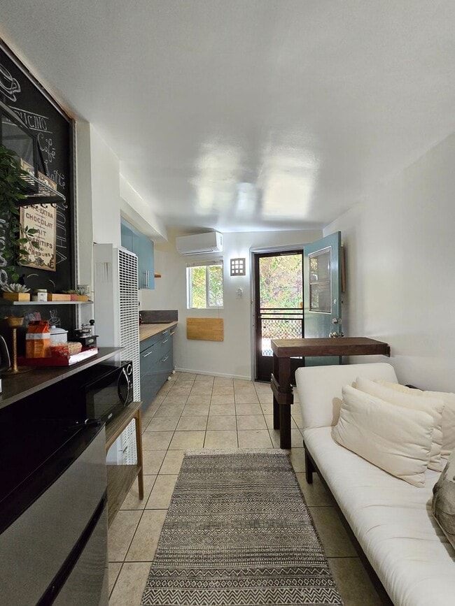 Building Photo - 5710 Vineland Ave