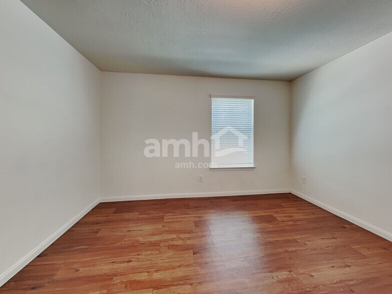 Building Photo - 22323 Queenbury Hills Dr