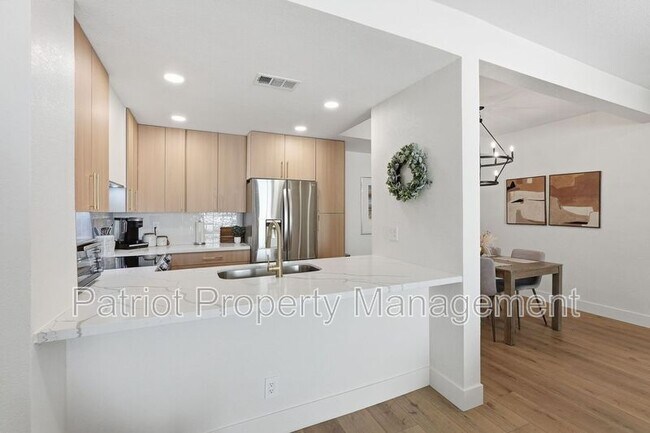 Building Photo - 9708-9708 E Vía Linda