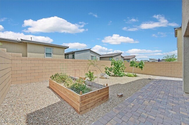 Building Photo - 8852 Flora Run Ave