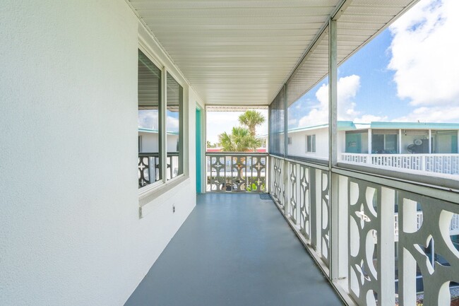 Building Photo - Riverfront Two Bedroom Condo