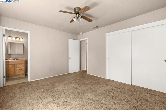 Building Photo - 9101 Newhall Dr