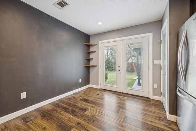 Building Photo - 2921 Pecan Springs Rd