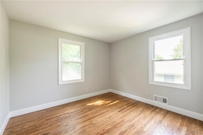 Building Photo - 104 Tumbleweed Dr