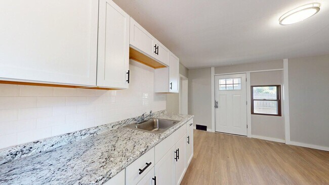 Building Photo - Cudell/West Blvd neighborhood; 4 bedroom/1 bath single family house for rent!