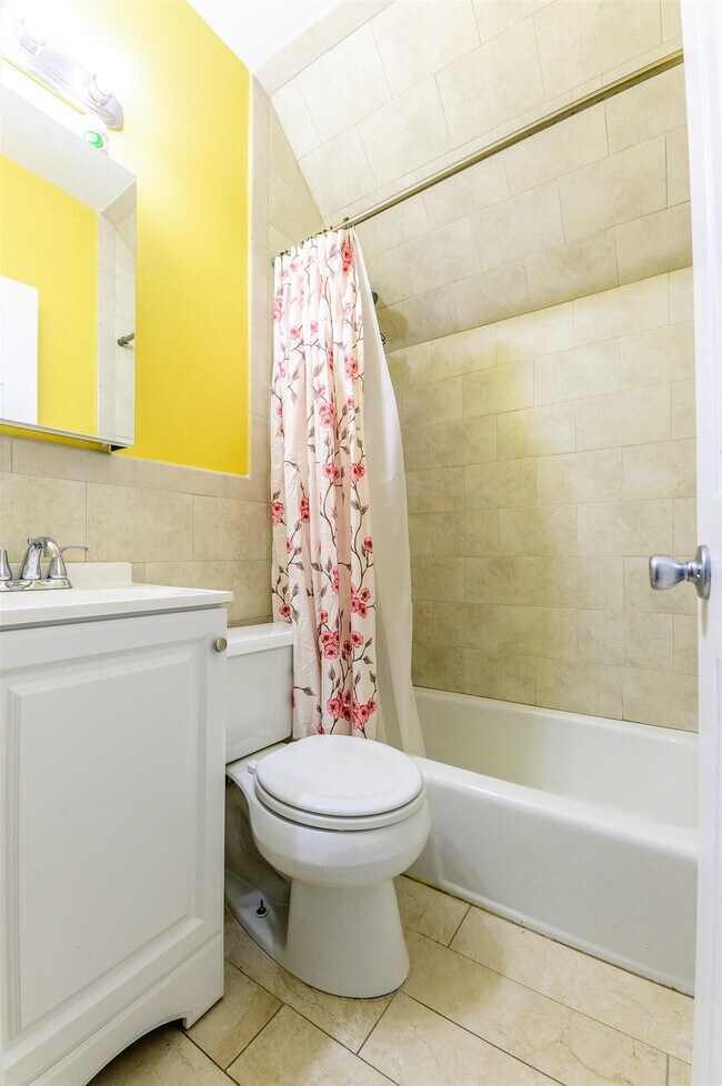 Building Photo - 82 Pacific Ave