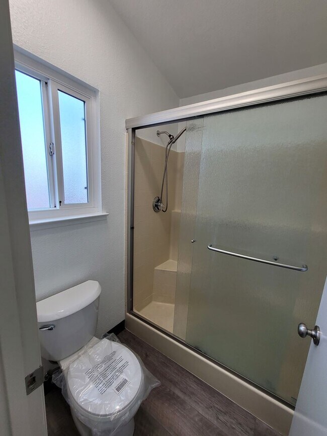 Building Photo - Charming 3-bedroom, 2.5-bathroom house with solar!