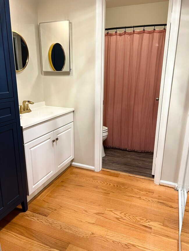 Primary bathroom - 11200 Beaver Trail Ct
