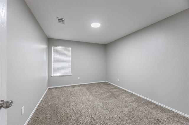 Building Photo - 2831 Grandview Dr